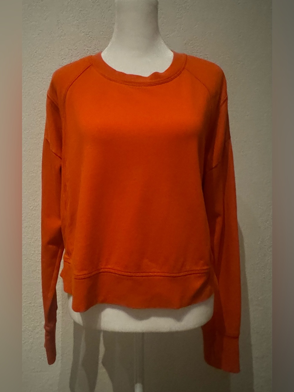 Sweaty Betty 'After Class' French Terry orange crew sweatshirt w/ thumbholes - Picture 2 of 9